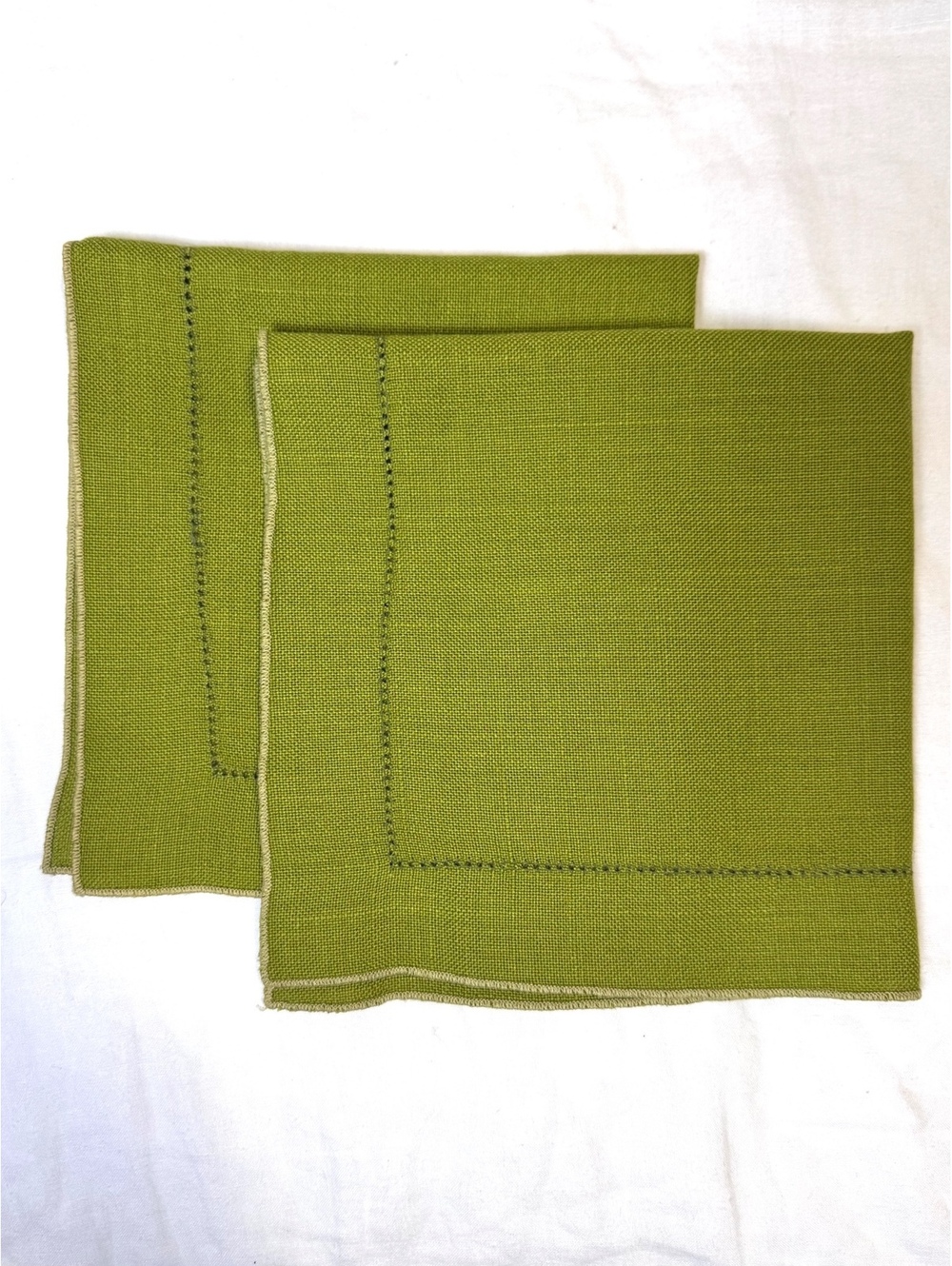 Green hemstiched dinner napkin set of 2